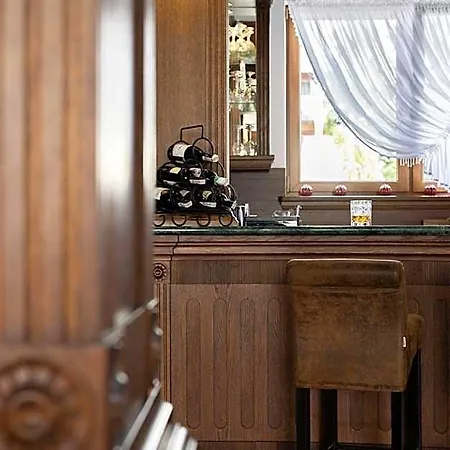 Hotell Sadelski Dwor Medical &